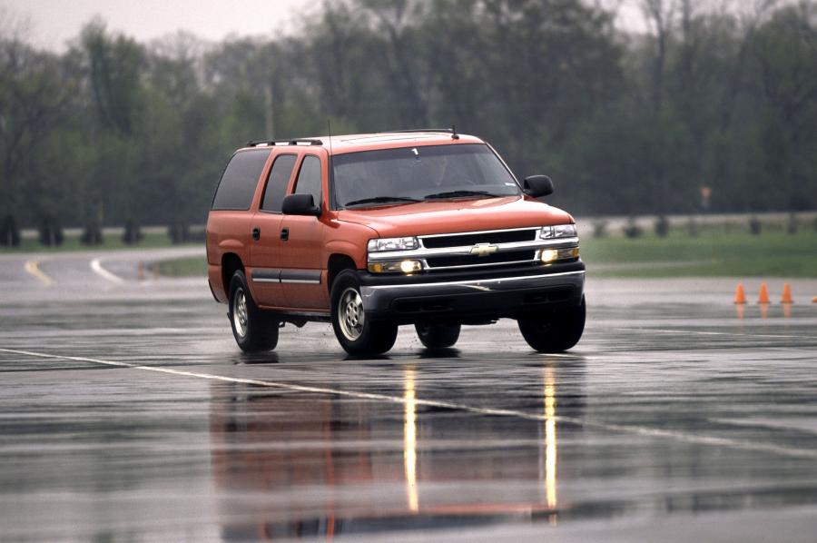  Chevrolet Suburban 2000 года  (фото 20 из 48)
